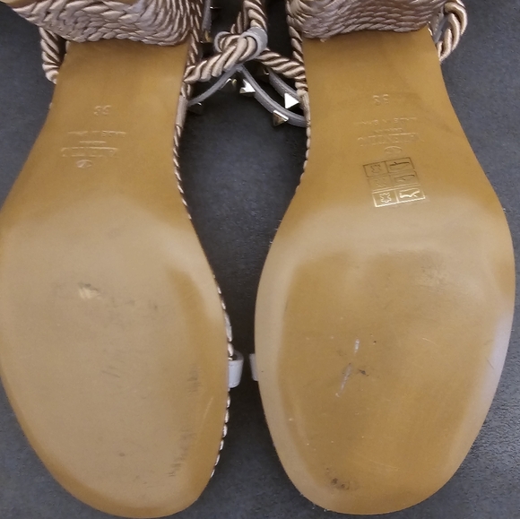 Valentino Garavani Cream Sandals with Gold Accents - Picture 4 of 6